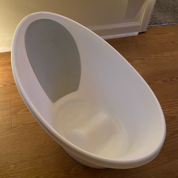 Baby Bathing Tub - Picture 2 of 2